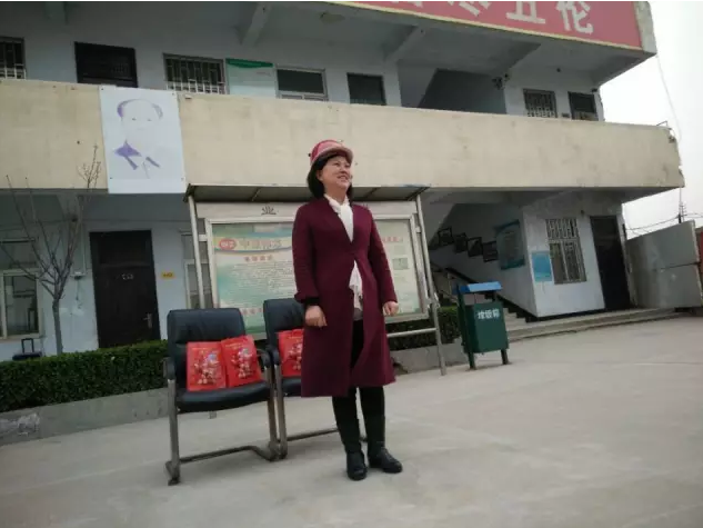 偉志模板總經(jīng)理張秋改——我為偉志代言，高質(zhì)量的模板是我心中的希望
