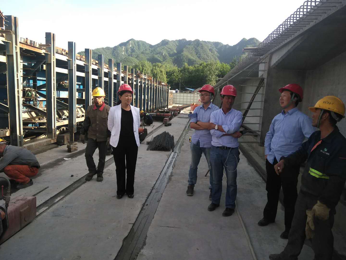河南系梁模板廠家介紹鋼模板施工前對(duì)基底處理的要求